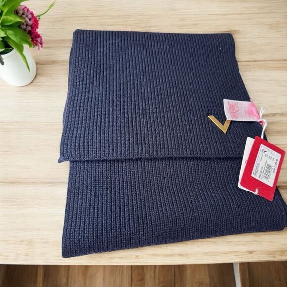 NWT Valentino Garavani Cashmere Knit Scarf - Picture 1 of 4